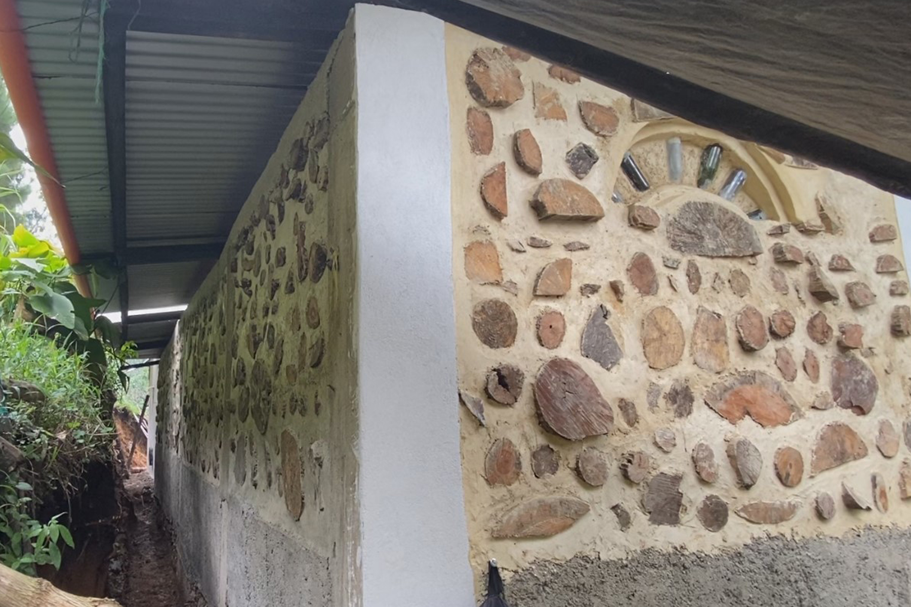 ATRAS CASA